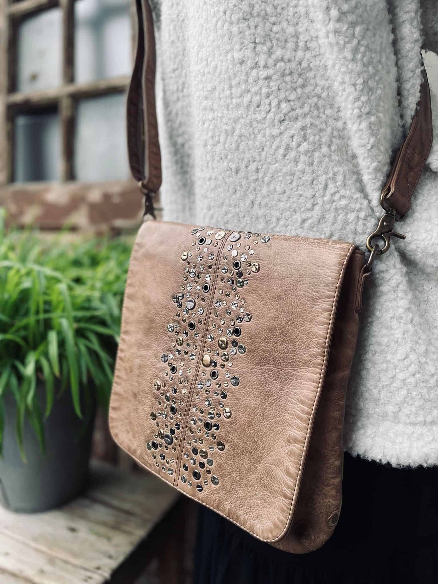 Cross over MIX i lækker kalveskind – Walnut - VIAMAJA.DK