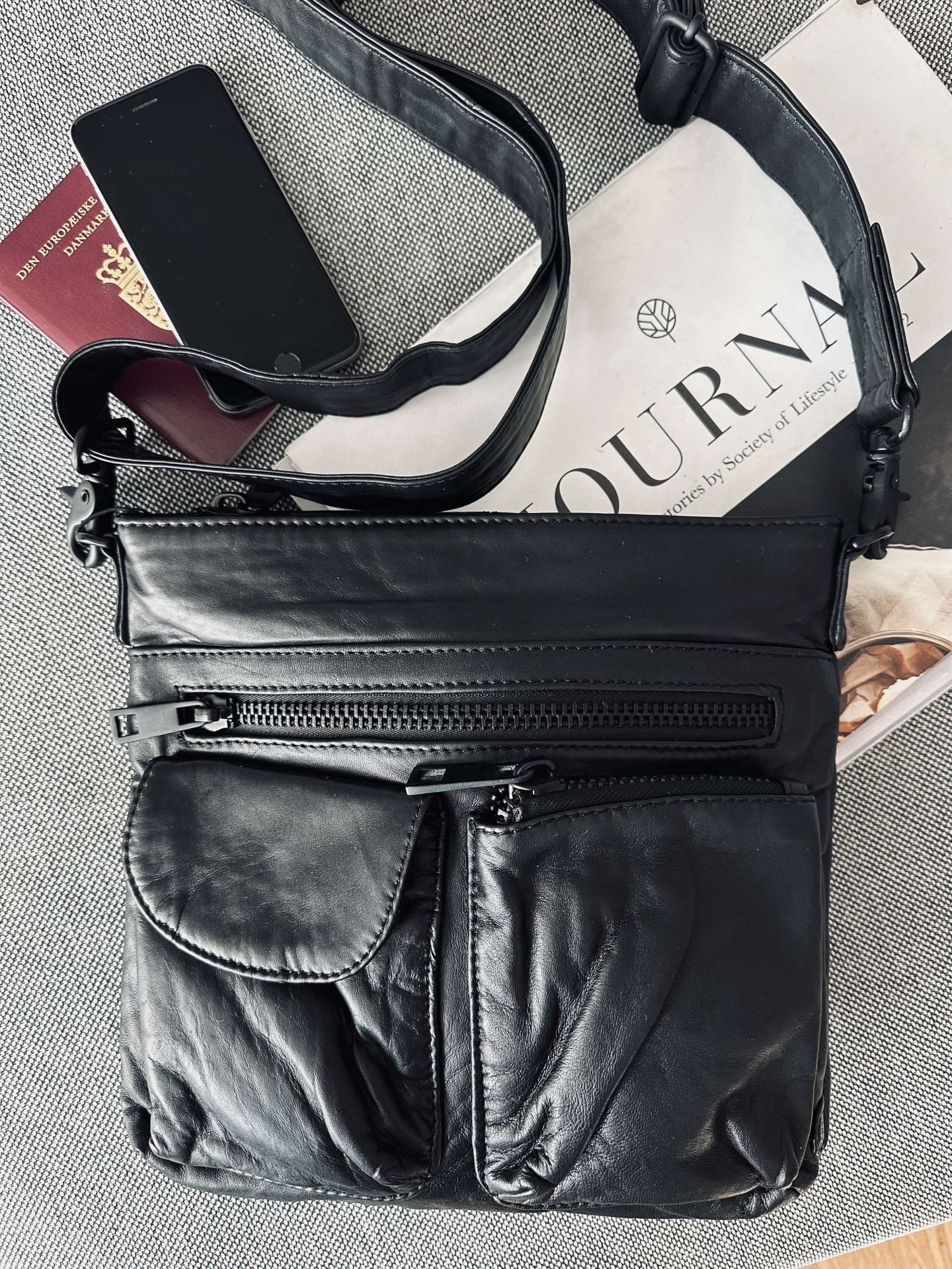 Crossbody Black – Ultra blød - VIAMAJA.DK