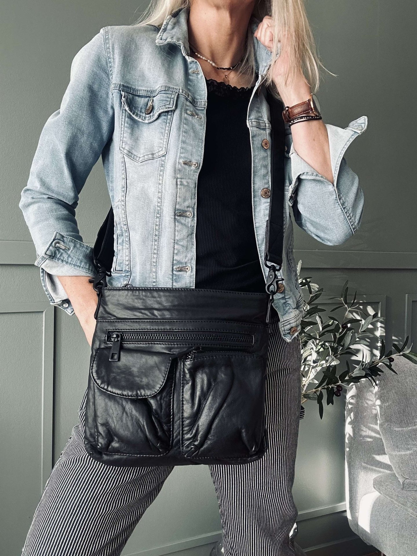 Crossbody Black – Ultra blød - VIAMAJA.DK