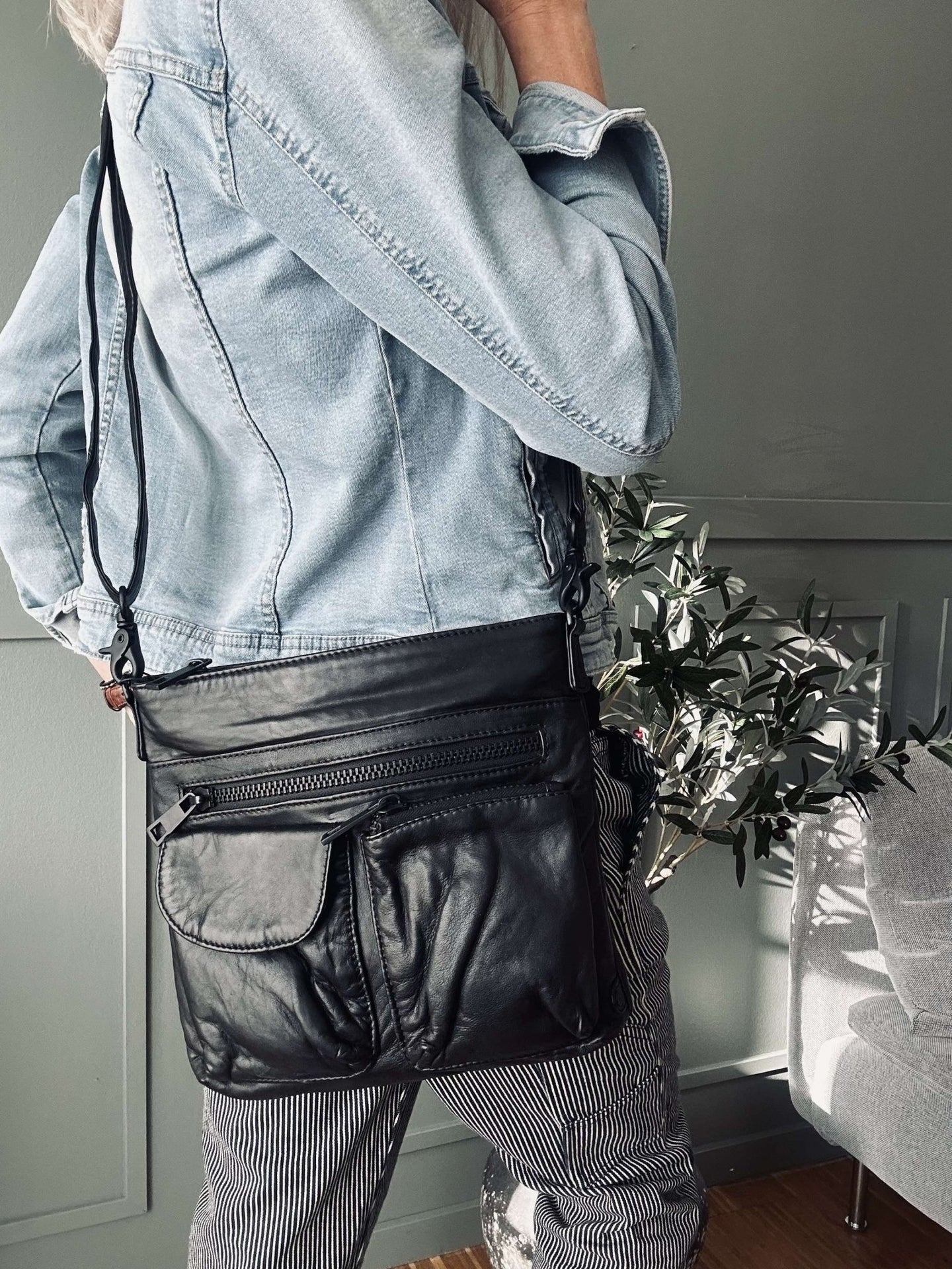 Crossbody Black – Ultra blød - VIAMAJA.DK