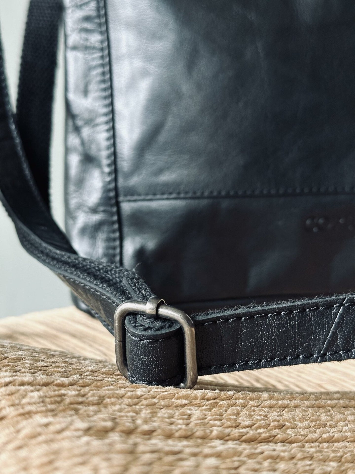 Crossbody Dina Black - VIAMAJA.DK