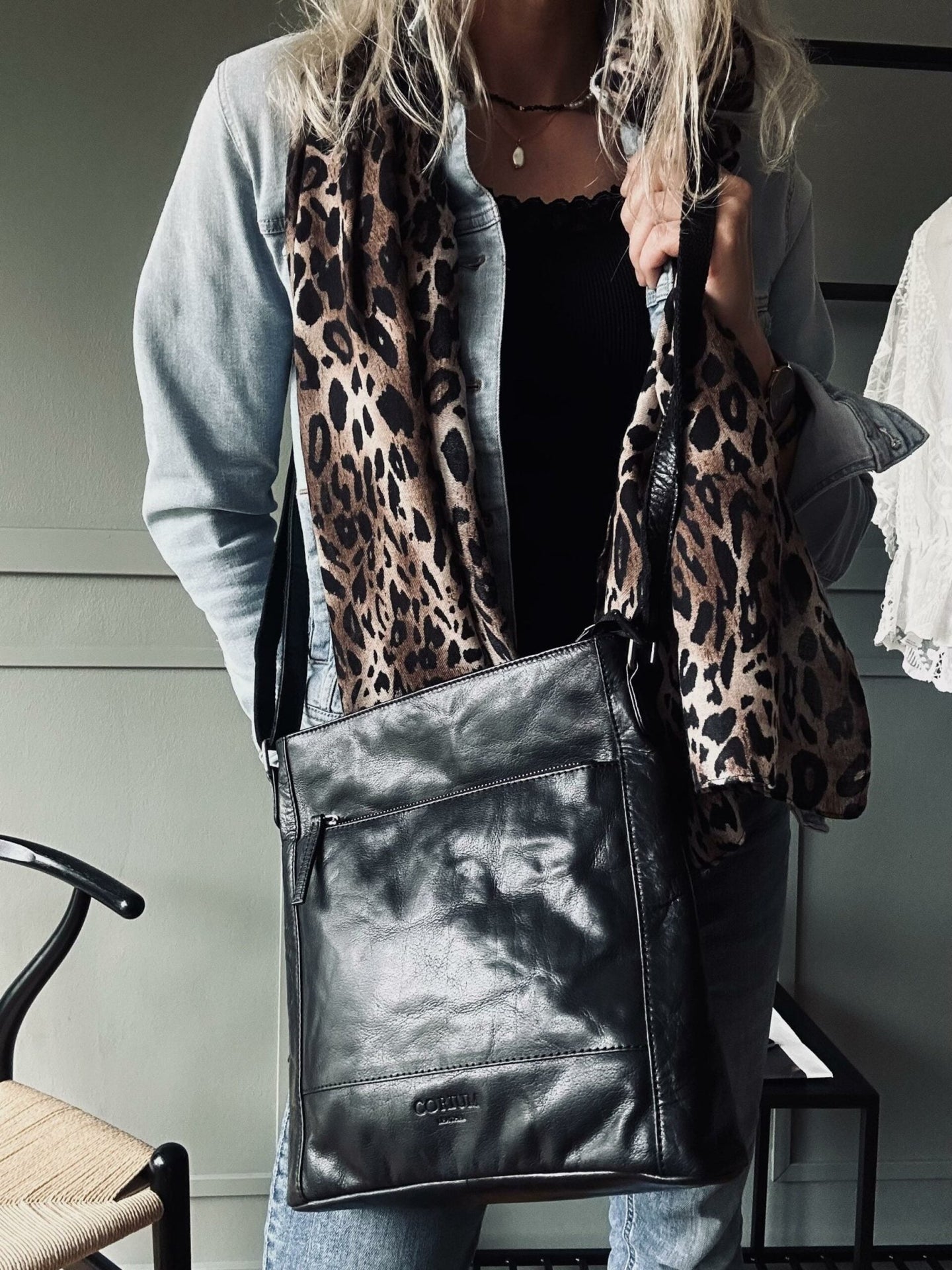 Crossbody Dina Black - VIAMAJA.DK