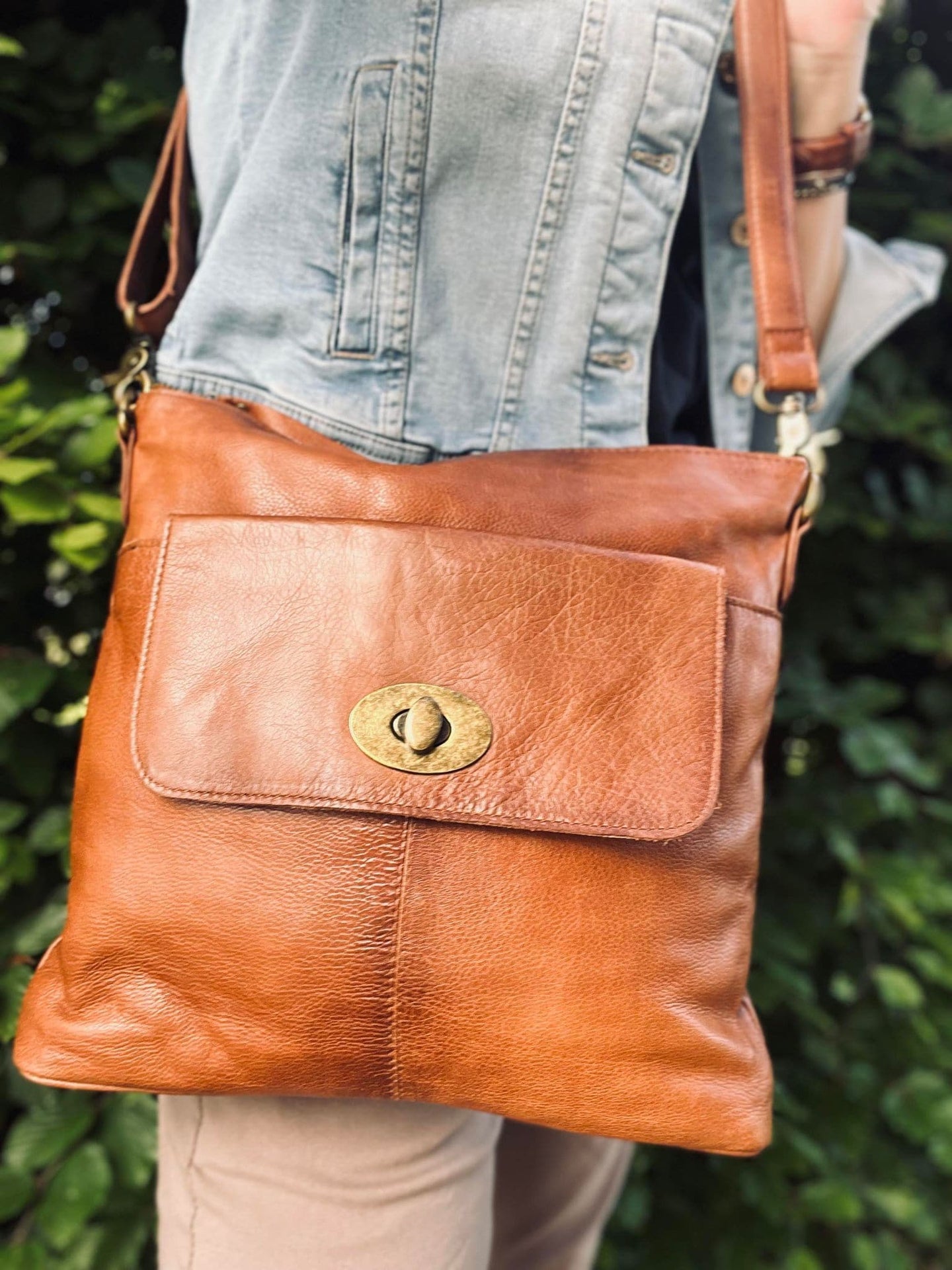 Crossbody ELLA Walnut - VIAMAJA.DK