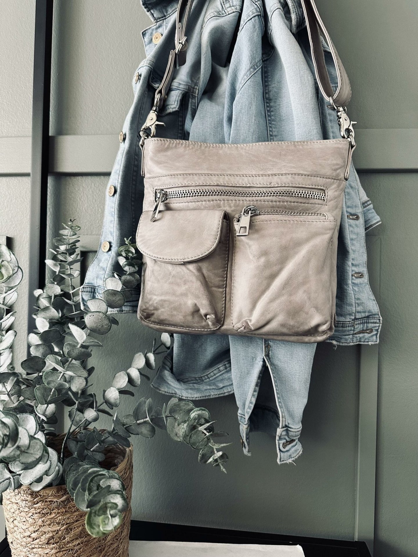 Crossbody Grey – Ultra blød - VIAMAJA.DK