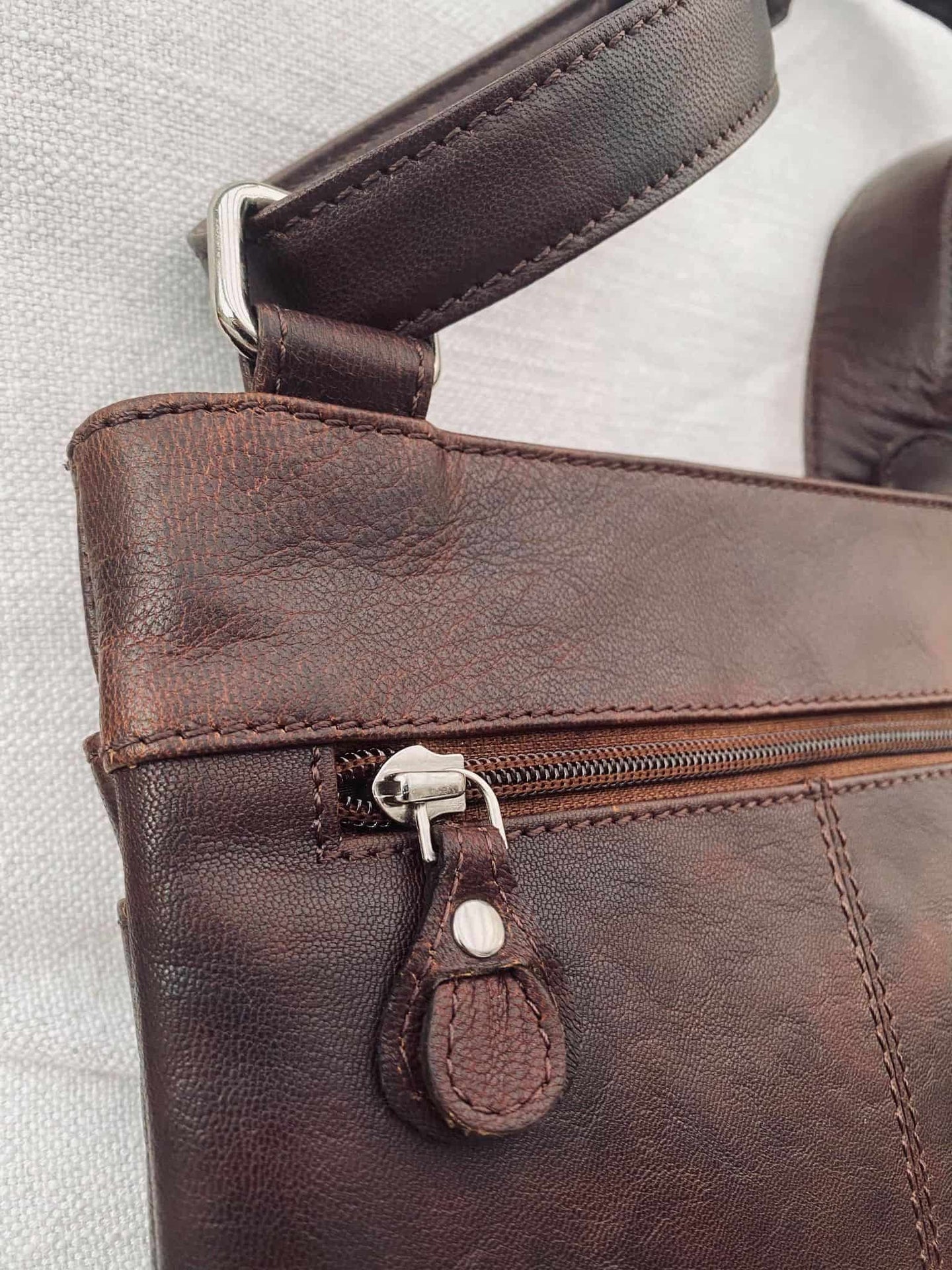 Crossbody GRY – Brun ultra blødt kalveskind - VIAMAJA.DK