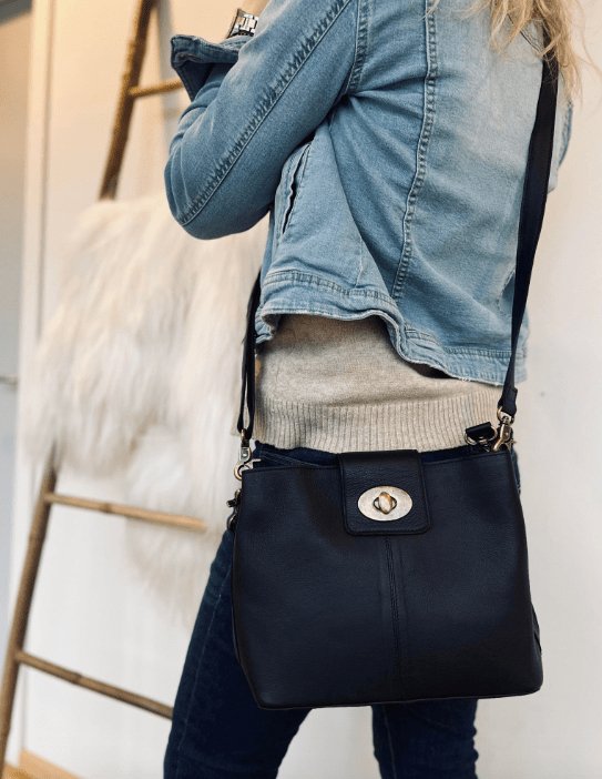 Crossbody Lux Big black / messing - VIAMAJA.DK