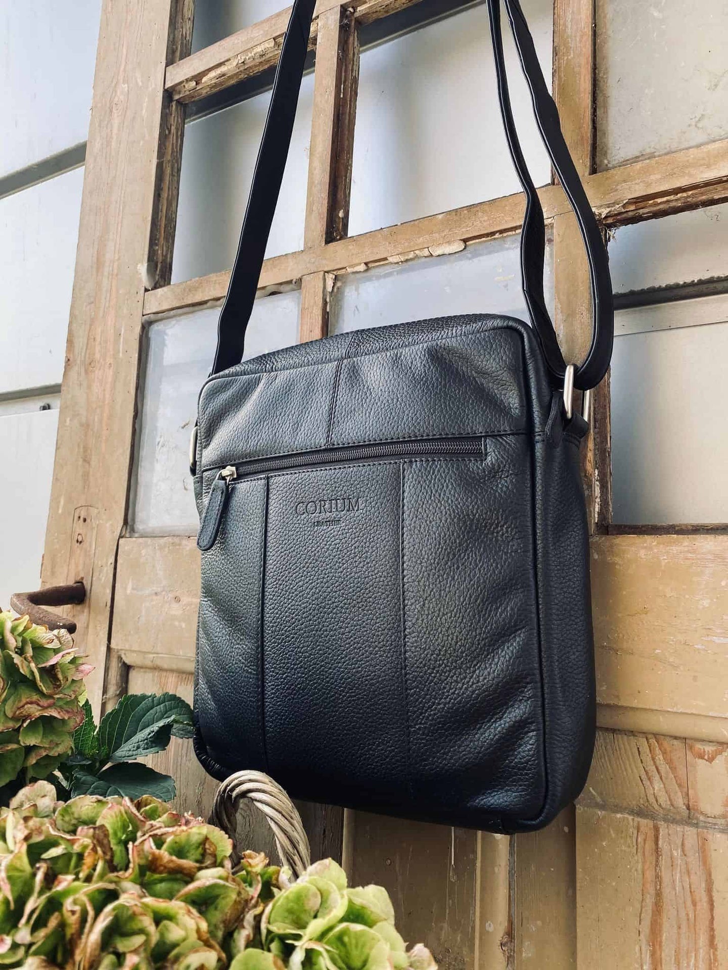 Crossbody Maisy Sort - VIAMAJA.DK