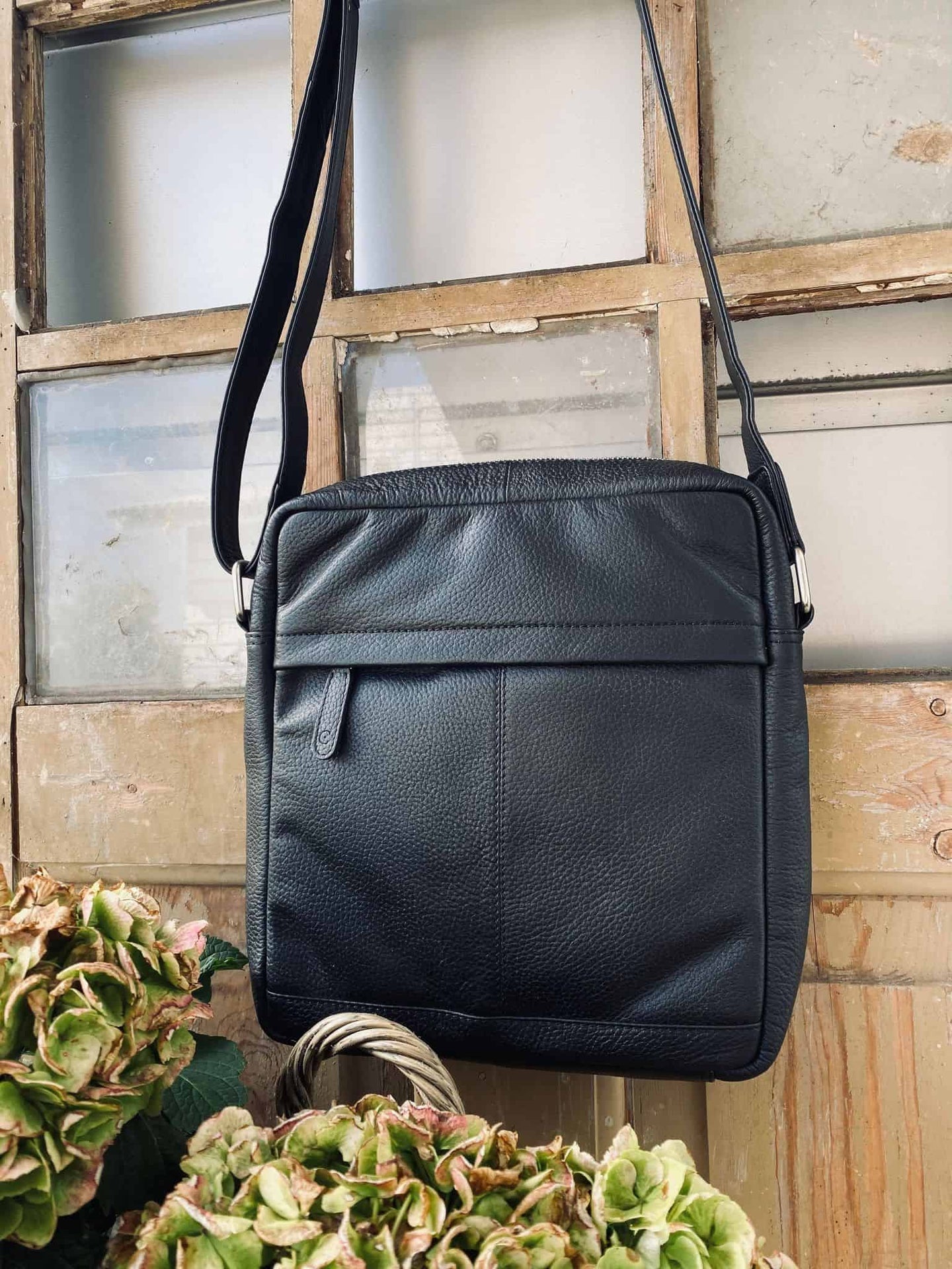 Crossbody Maisy Sort - VIAMAJA.DK