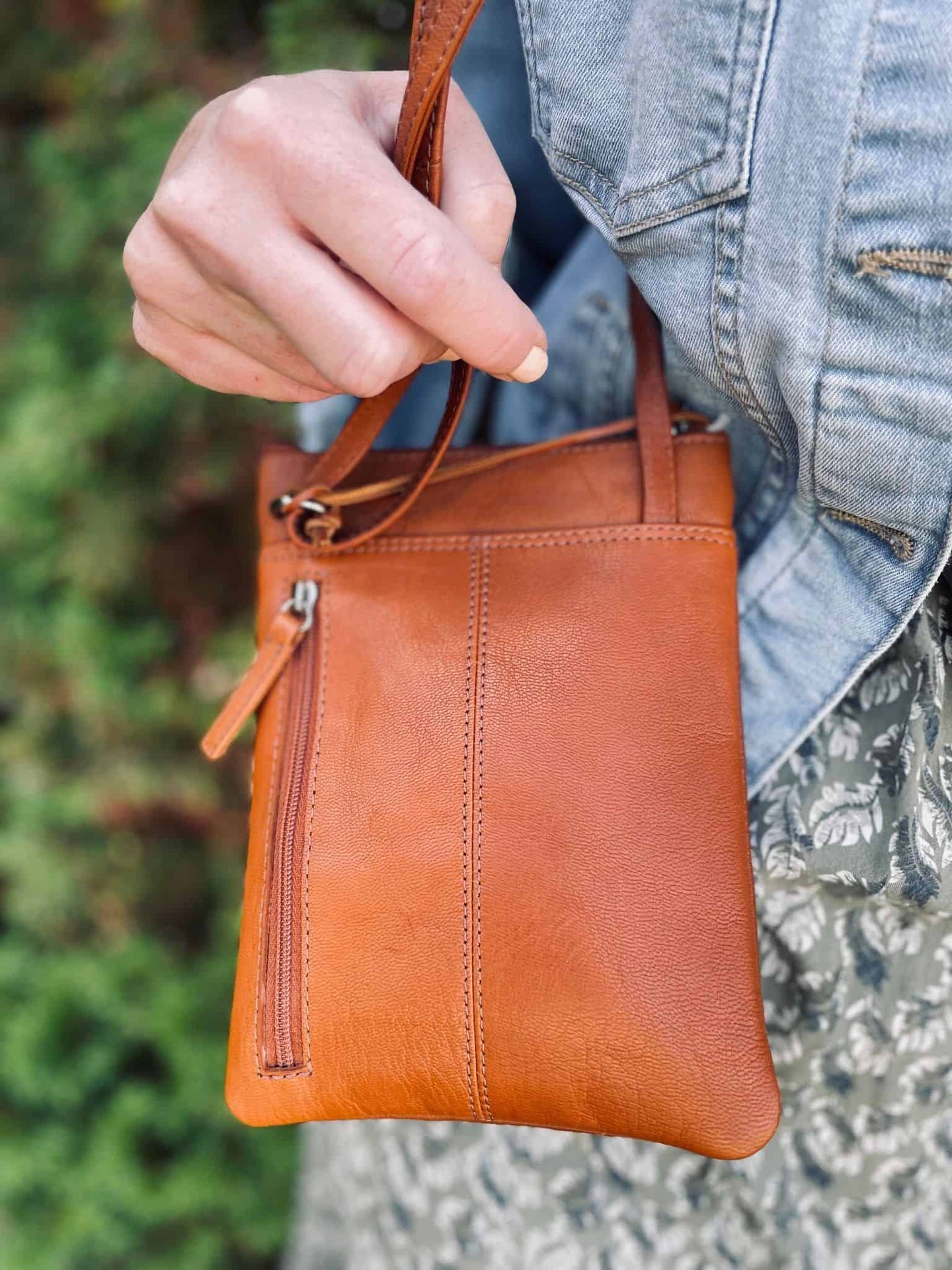 Crossbody / mobiltaske - Nordic Cognac - VIAMAJA.DK