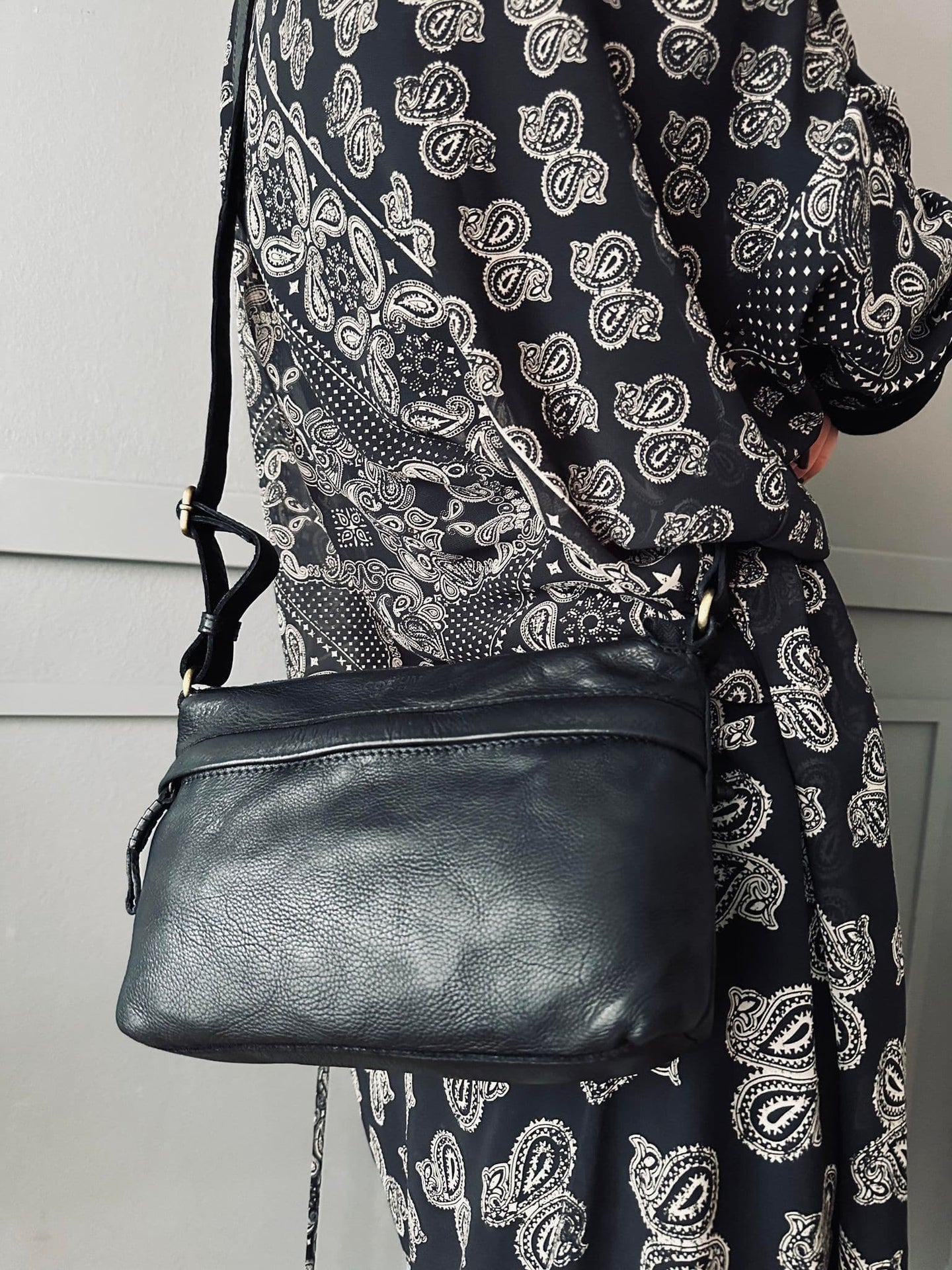 Crossbody Raw Boheme Medium – Black - VIAMAJA.DK