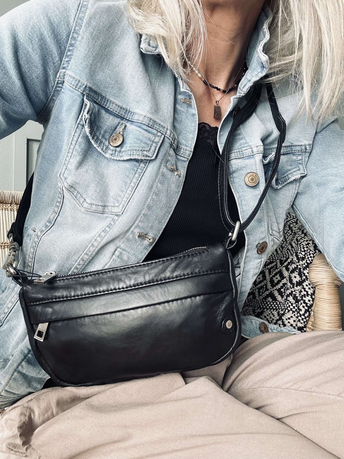 Crossover Mobil – Black - VIAMAJA.DK