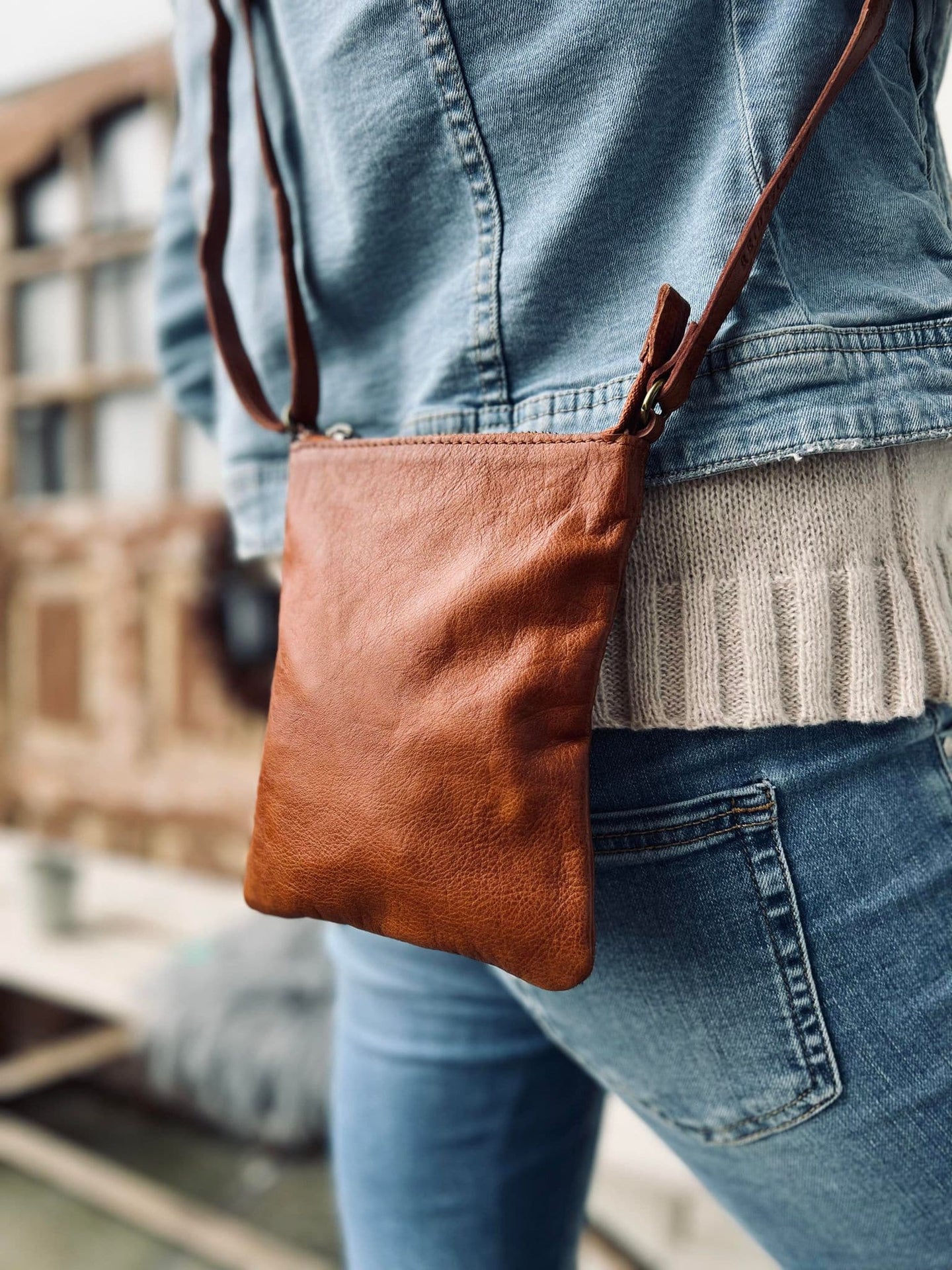 Crossover mobiltaske - OLINE Walnut - VIAMAJA.DK