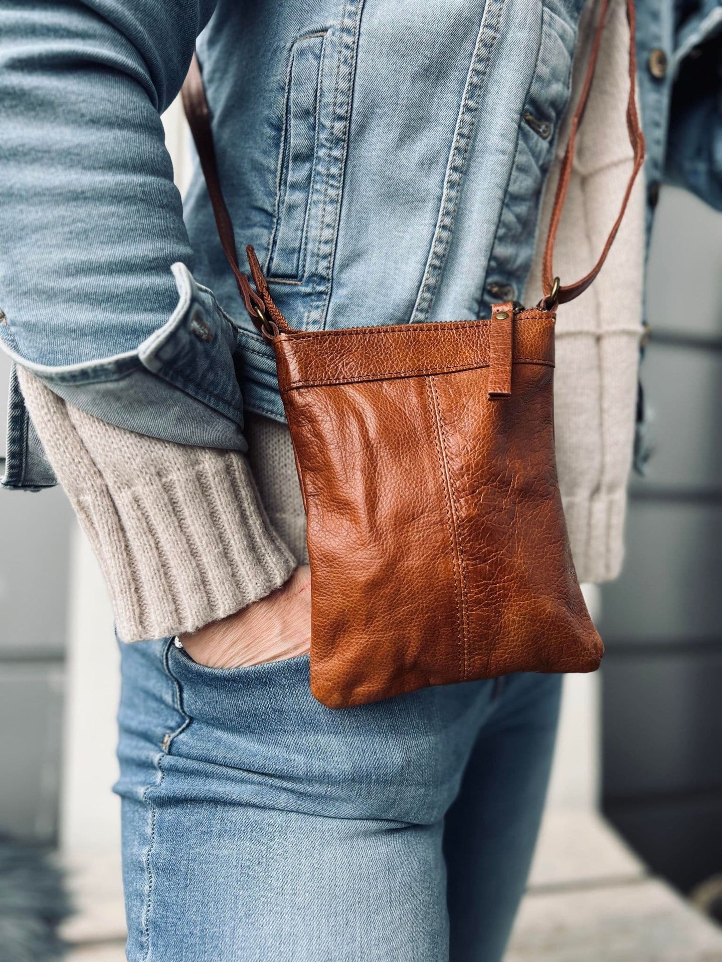 Crossover mobiltaske - OLINE Walnut - VIAMAJA.DK