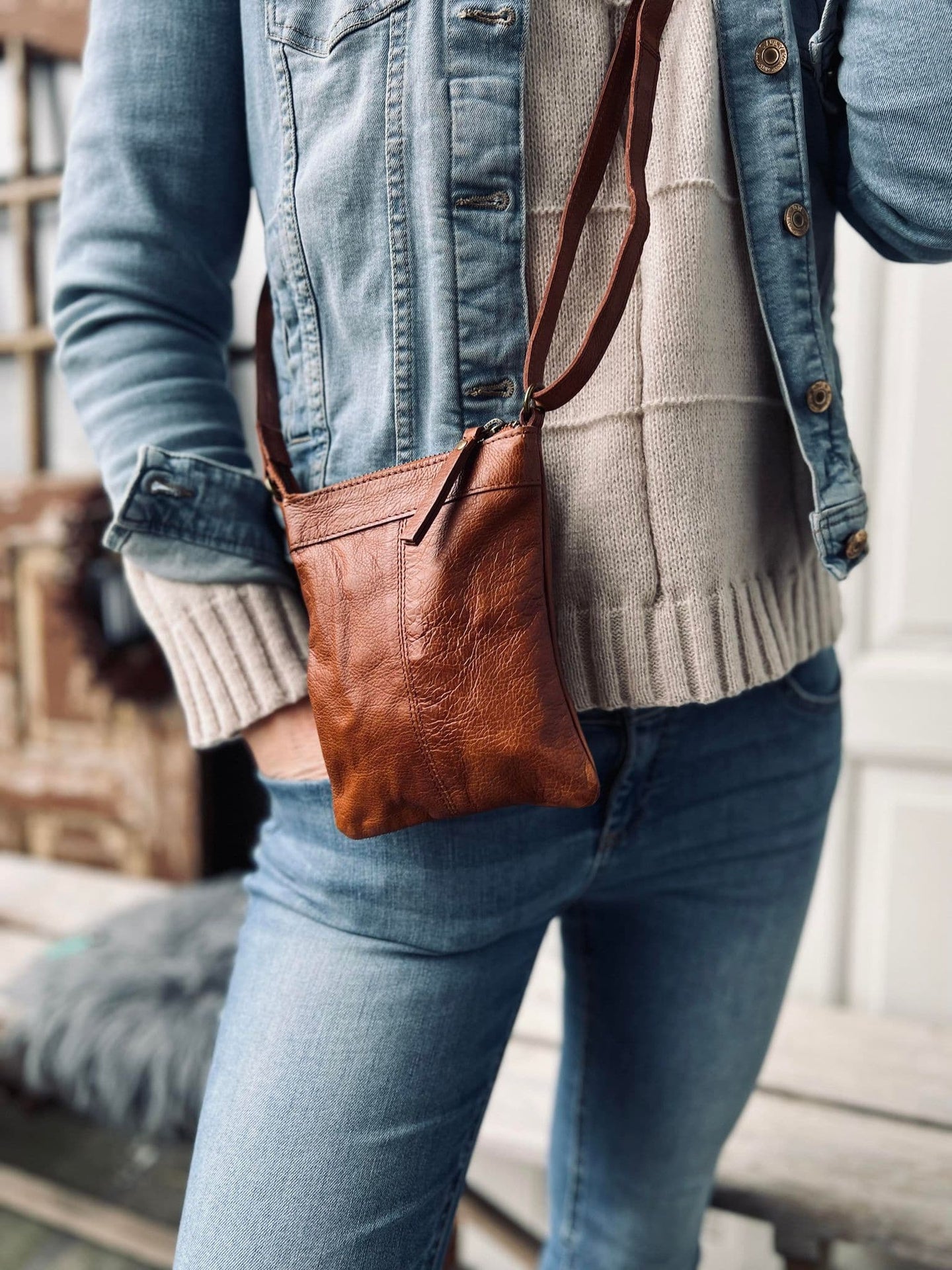 Crossover mobiltaske - OLINE Walnut - VIAMAJA.DK