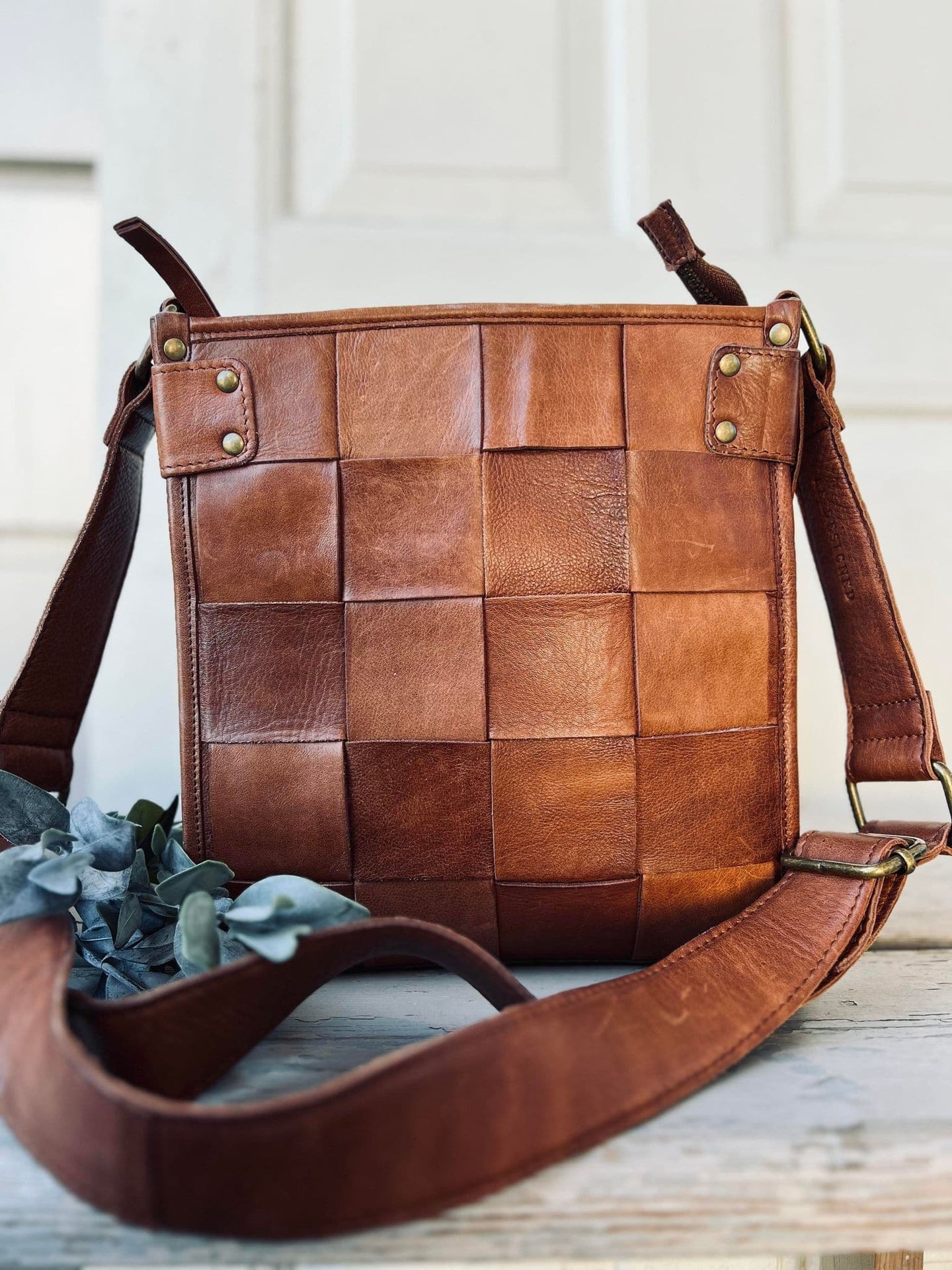 Crossover URBAN Walnut - VIAMAJA.DK