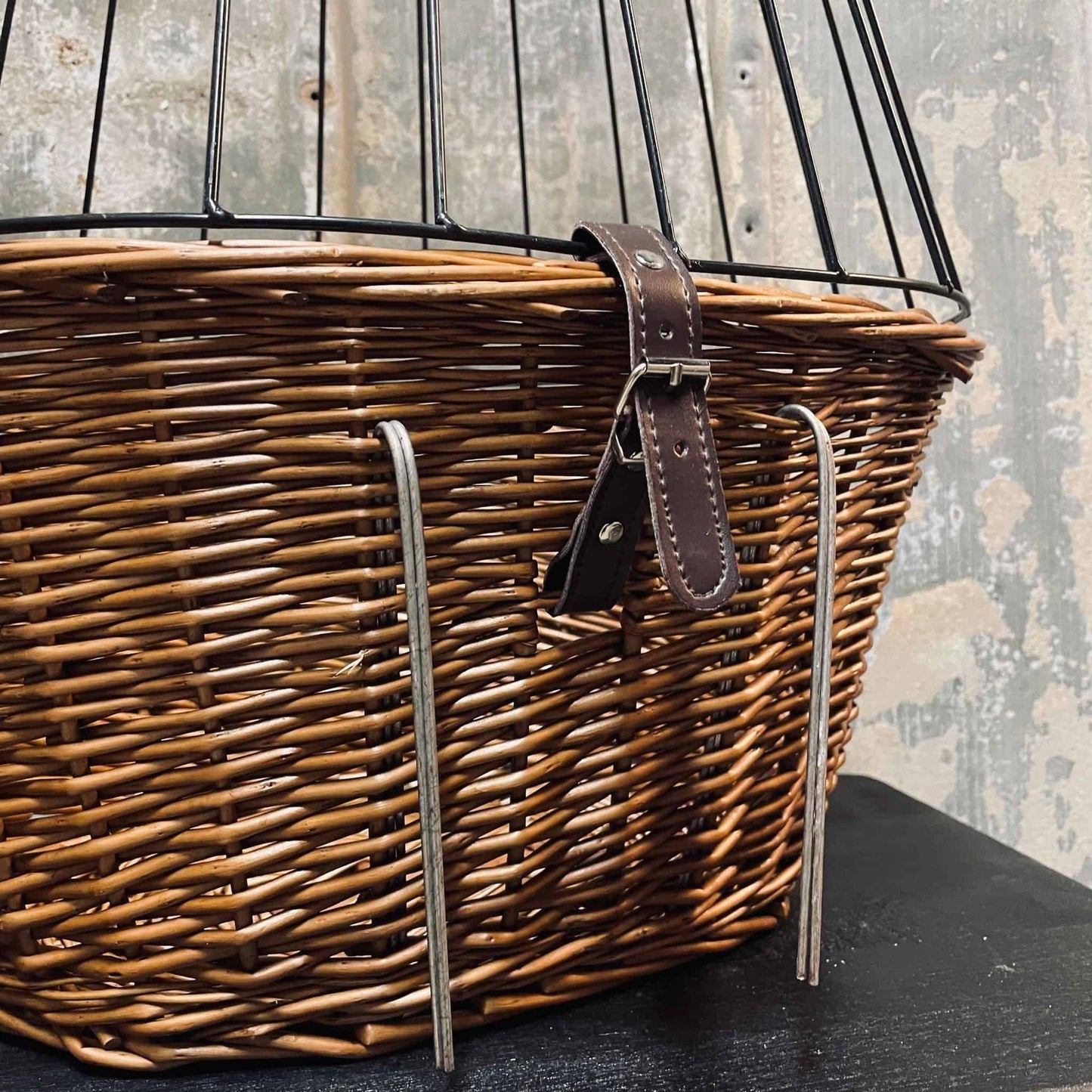 Cykelkurv med gitter - Hundekurv i pileflet - VIAMAJA.DK