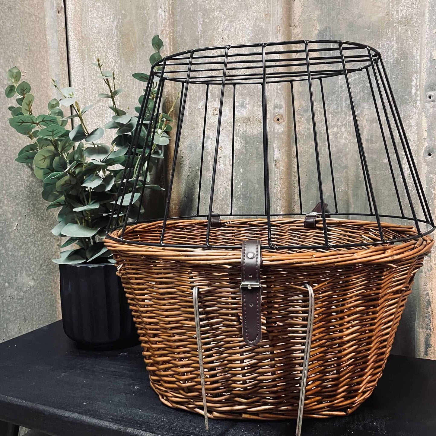 Cykelkurv med gitter - Hundekurv i pileflet - VIAMAJA.DK