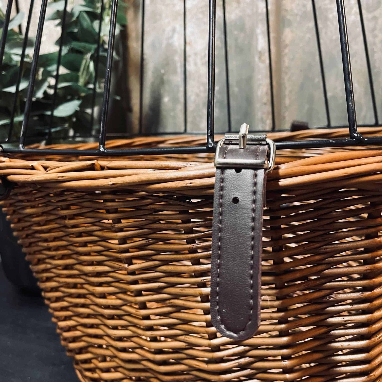 Cykelkurv med gitter - Hundekurv i pileflet - VIAMAJA.DK