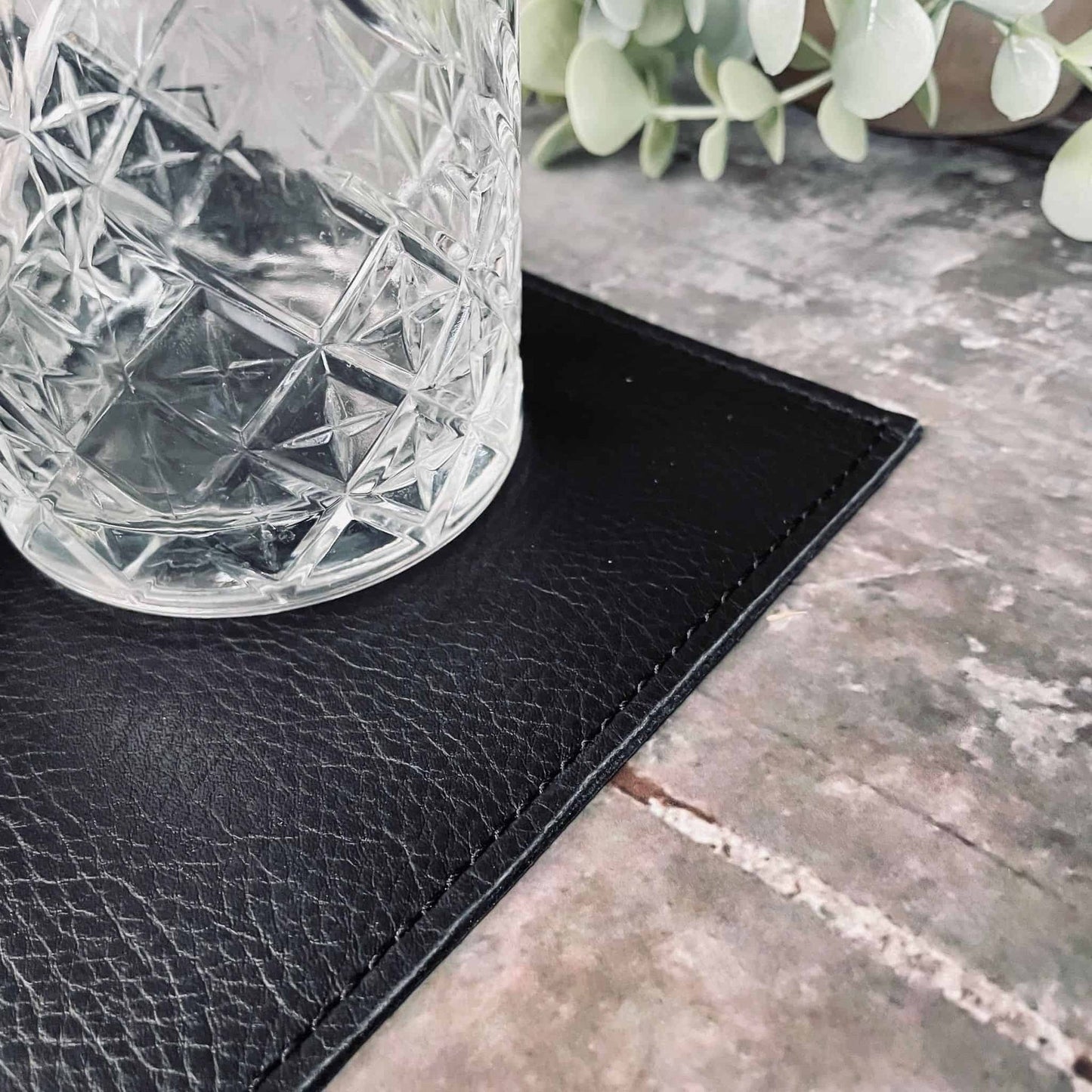 Dækkeserviet 30x45 - Bøffellæder Sort - VIAMAJA.DK