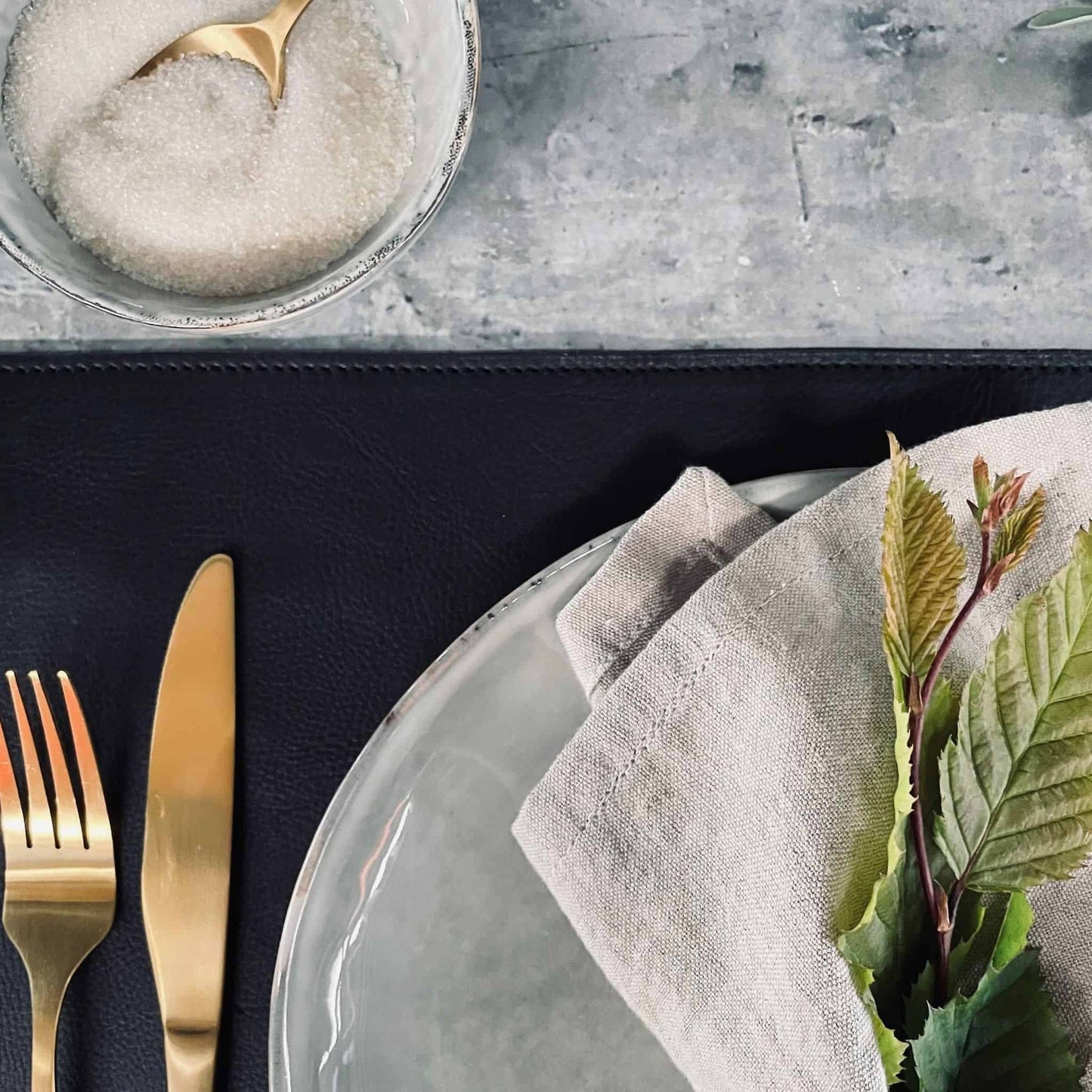 Dækkeserviet 30x45 - Bøffellæder Sort - VIAMAJA.DK