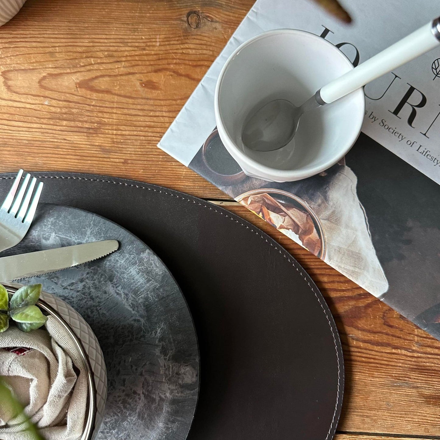 Dækkeserviet – Brun læder - VIAMAJA.DK