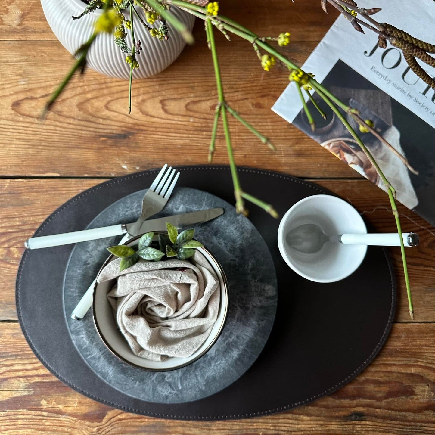 Dækkeserviet – Brun læder - VIAMAJA.DK