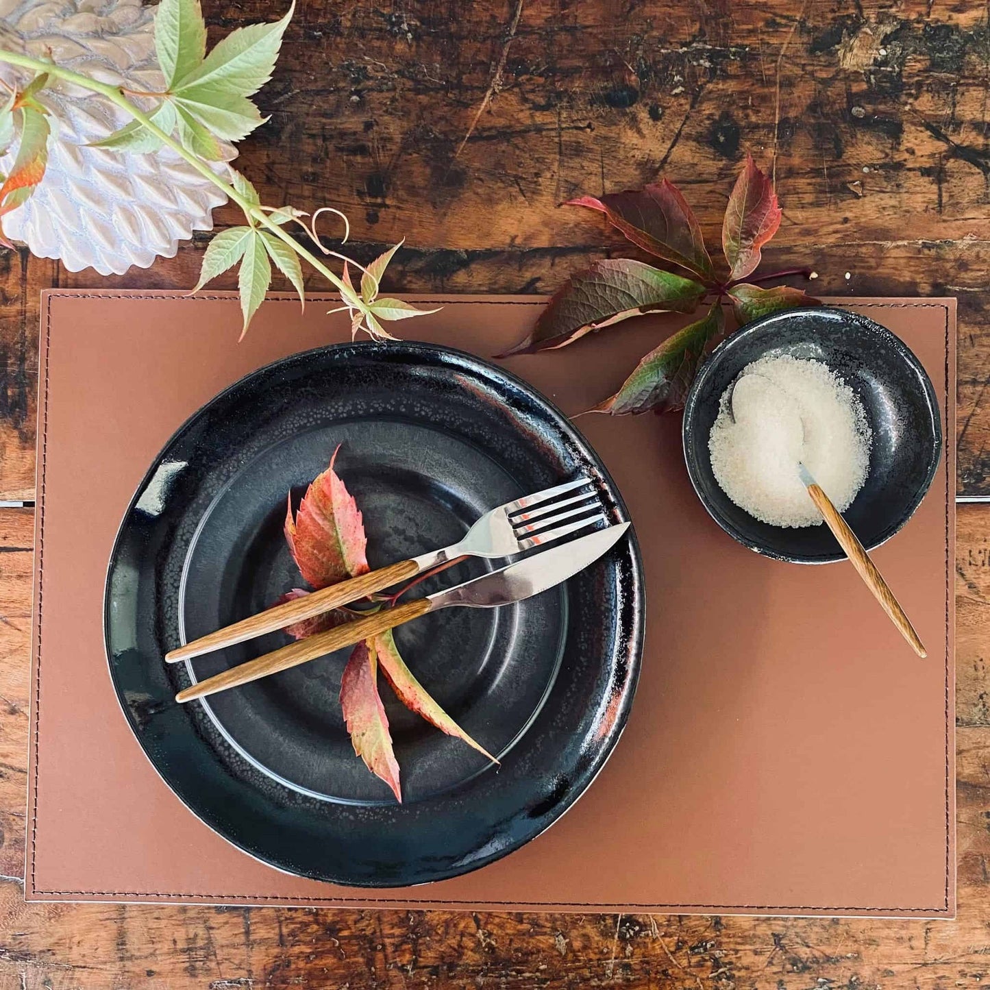 Dækkeserviet i Brun læder - VIAMAJA.DK