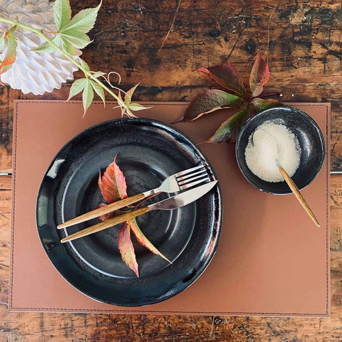 Dækkeserviet i Brun læder - VIAMAJA.DK