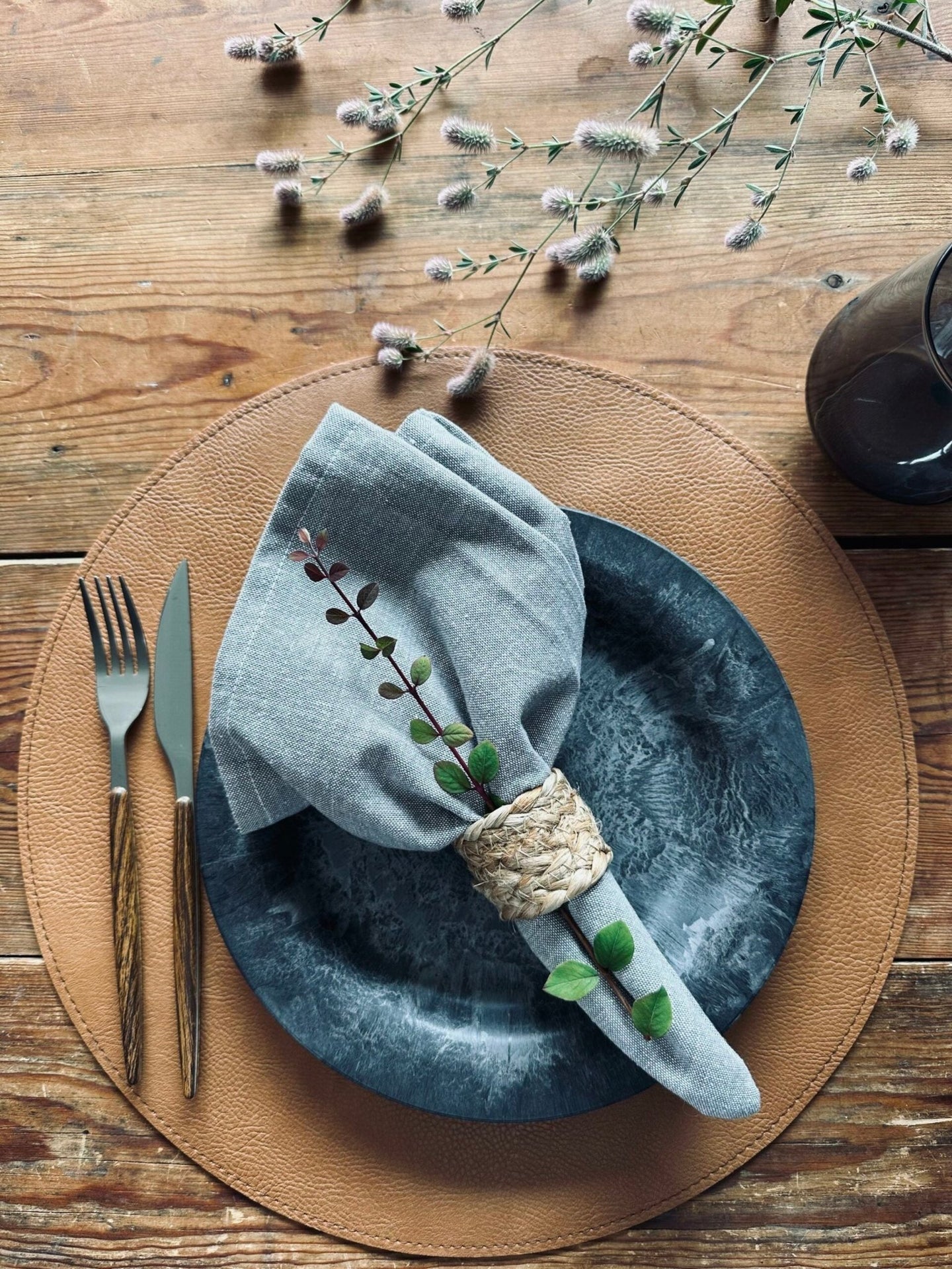 Dækkeserviet Rund – Vendbar Cognac / Natur - VIAMAJA.DK