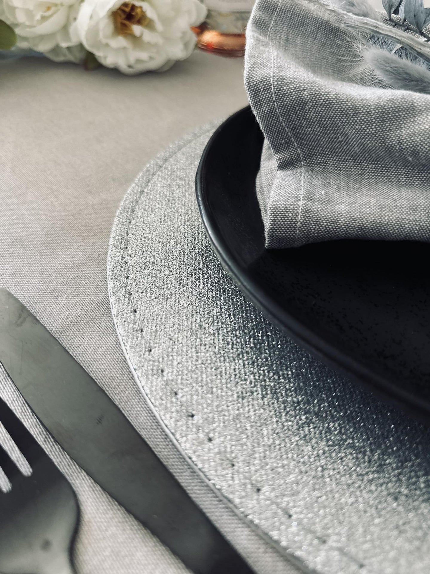 Dækkeserviet – Sølv glimmer - VIAMAJA.DK