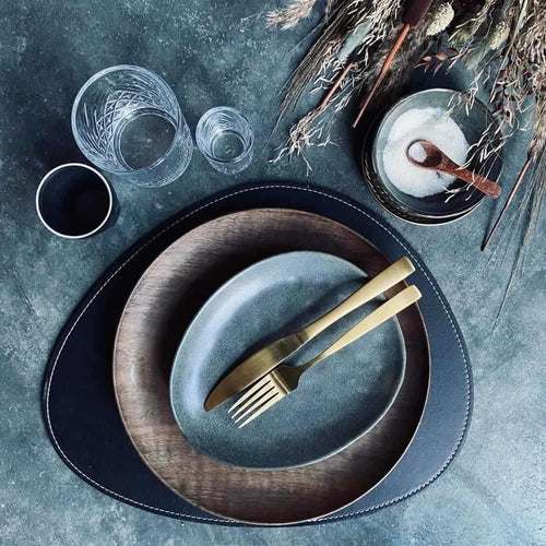 Dækkeserviet - Sort med hvid syning - VIAMAJA.DK