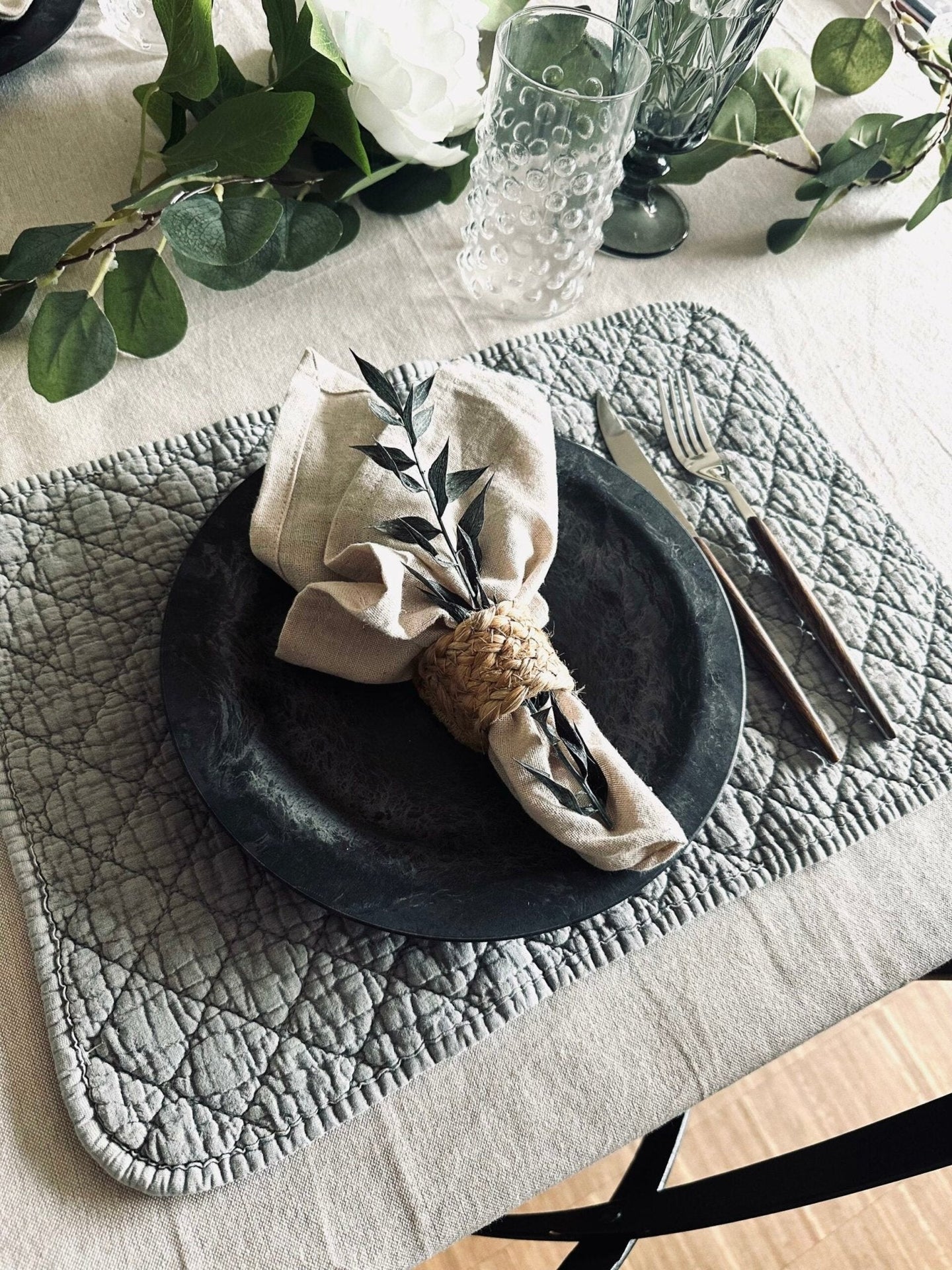 Dækkeserviet STONE-WASHED Quilt – Nordic grey - VIAMAJA.DK