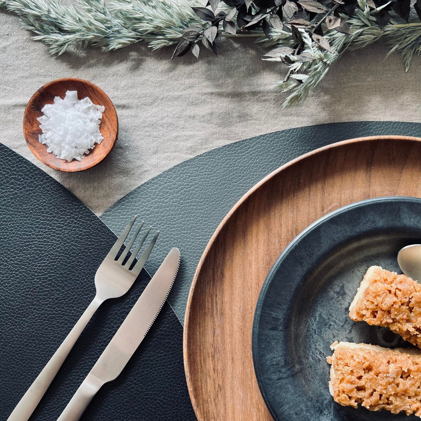 Dækkeserviet - Vendbar Grå / Sort - Oval - VIAMAJA.DK