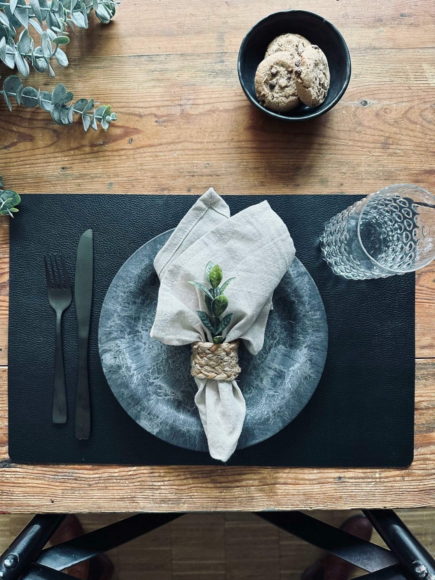 Dækkeserviet – Vendbar Sort / Mat guld - VIAMAJA.DK