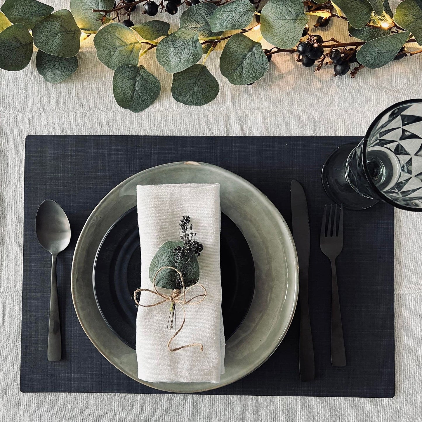 Dækkeserviet - VITA Dark grey - VIAMAJA.DK