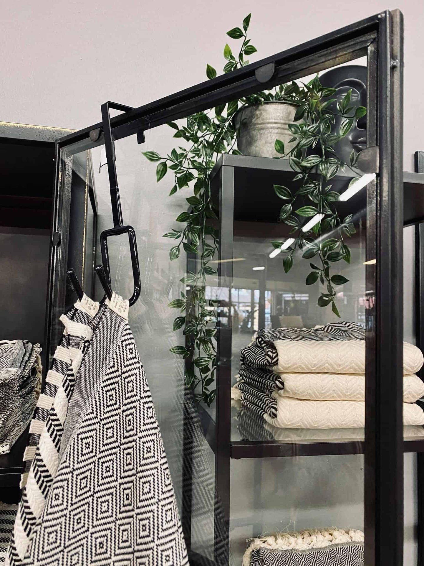 Dobbelt knag - til ophæng på dør eller skabslåge - VIAMAJA.DK