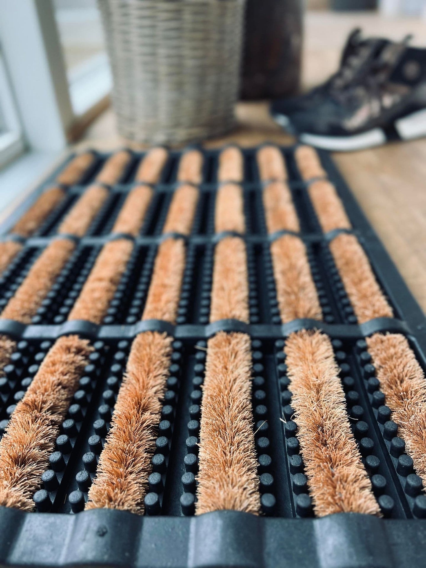 Dørmåtte - GUMMI MED BØRSTE I NATUR - 45x75cm - VIAMAJA.DK