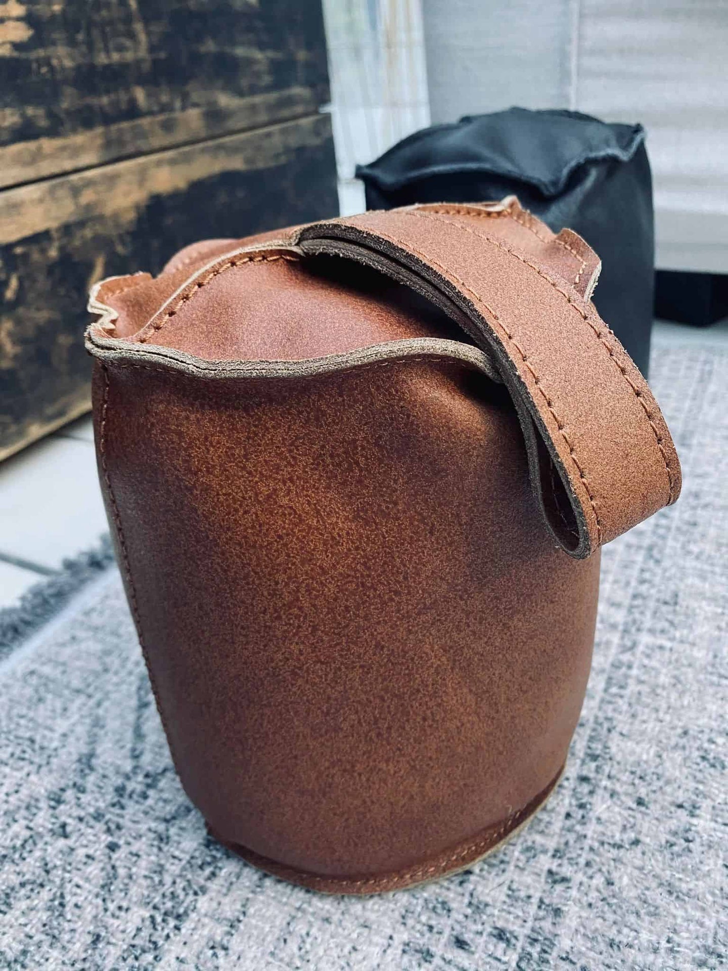 Dørstopper - Cognac skind - VIAMAJA.DK