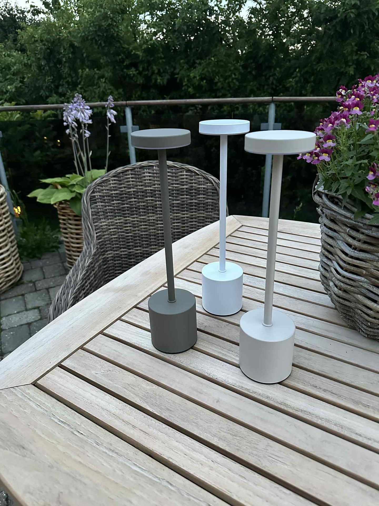 LED bordlampa KELLY Vit - uppladdningsbar