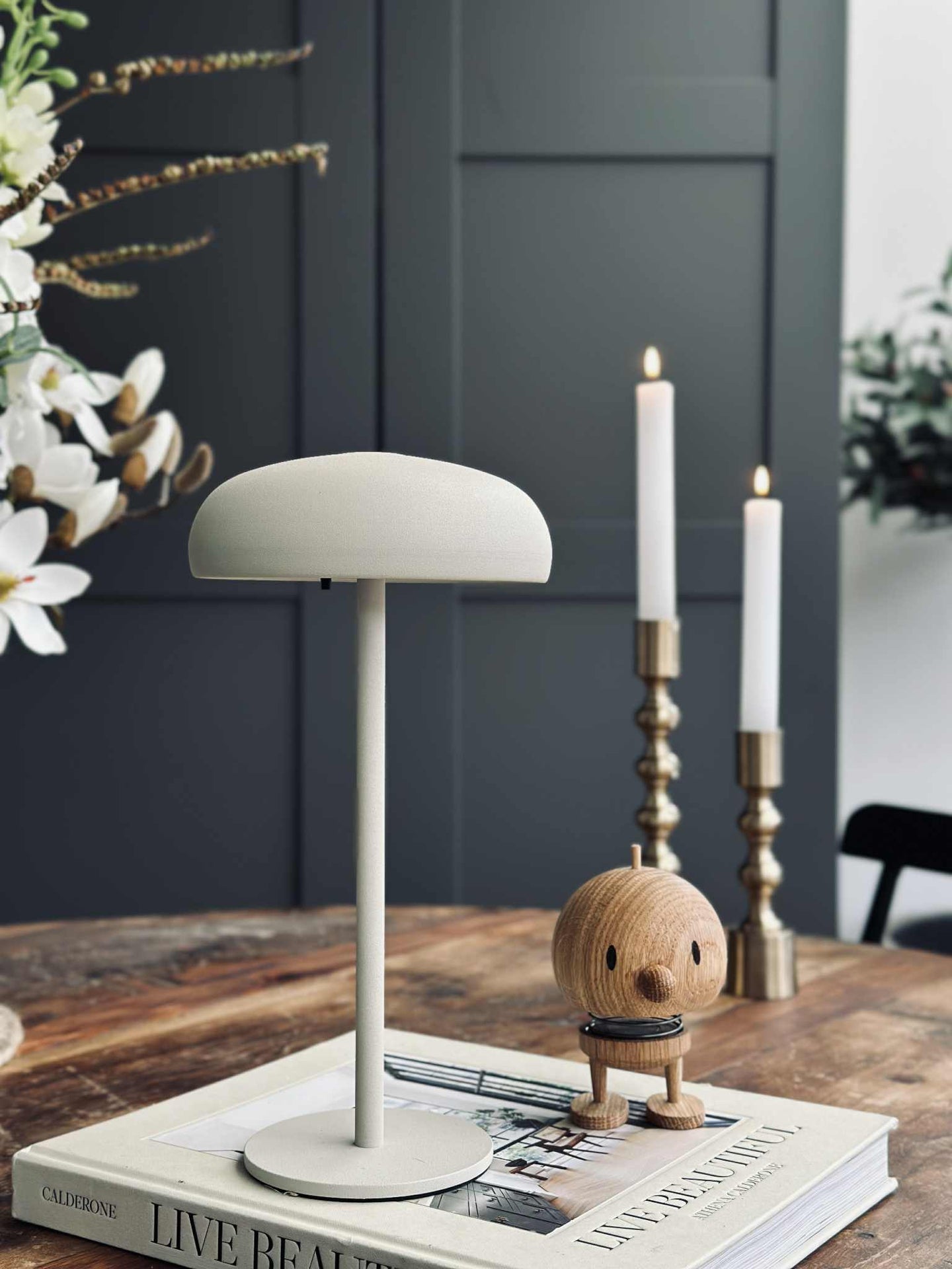 Isolde LED touch bordslampa. Svart/Beige