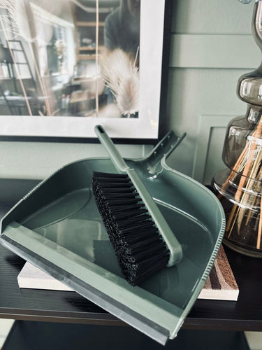 Fejebakke med kost – BIG SIZE Recycling plast - VIAMAJA.DK