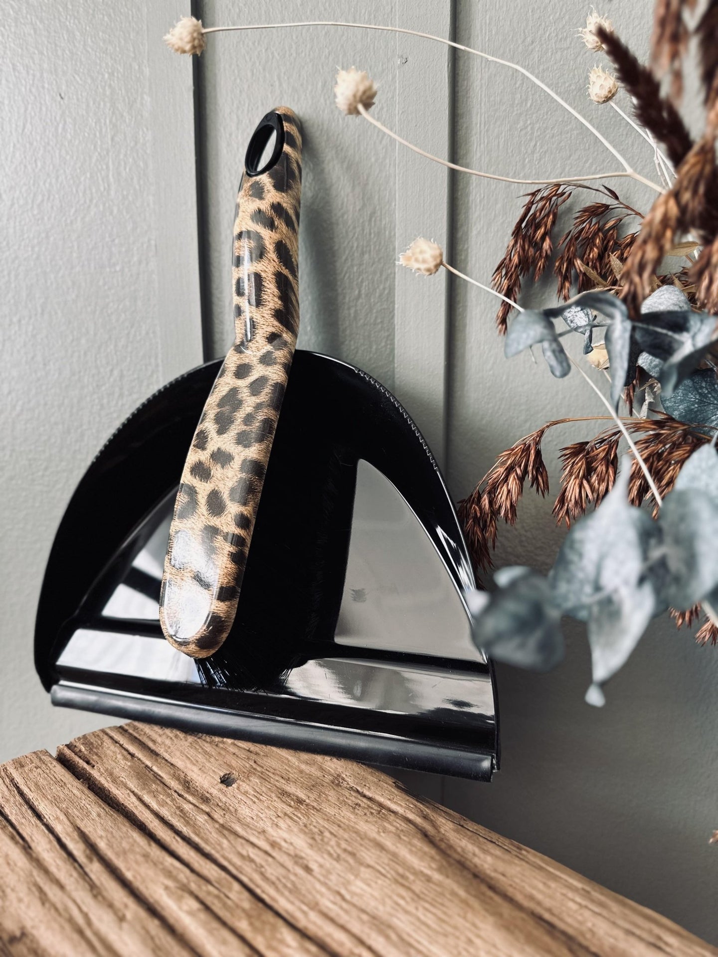 Fejebakke med kost – Leopard - VIAMAJA.DK
