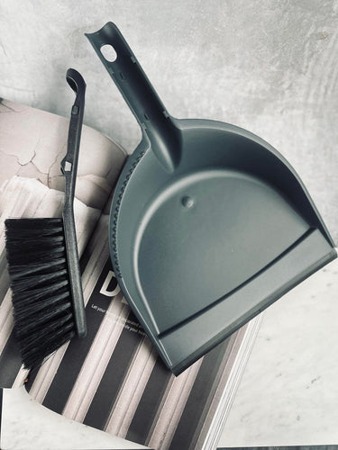 Fejebakke med kost - Recycling plast - VIAMAJA.DK