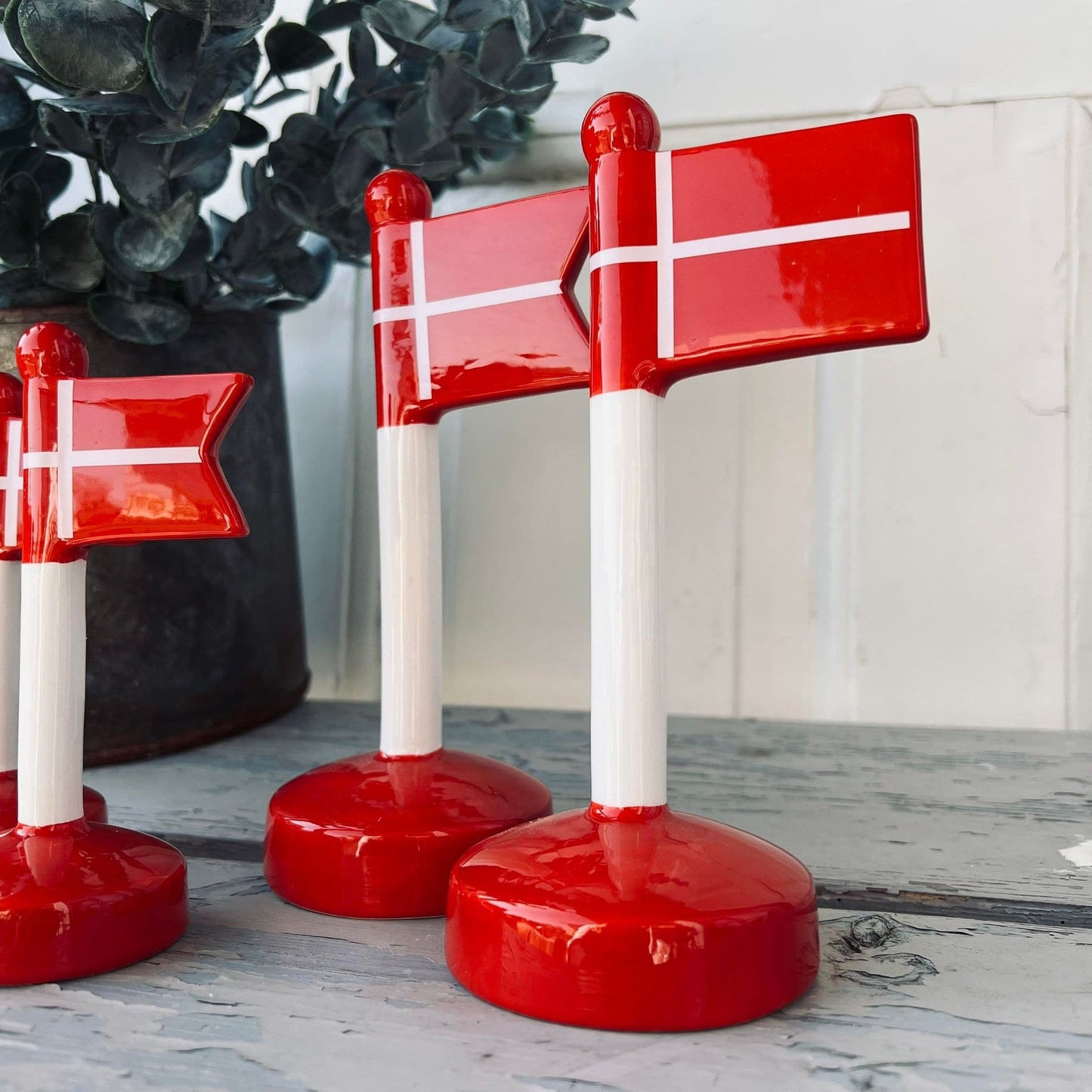 Flag dannebrog i rød keramik - 18cm - VIAMAJA.DK