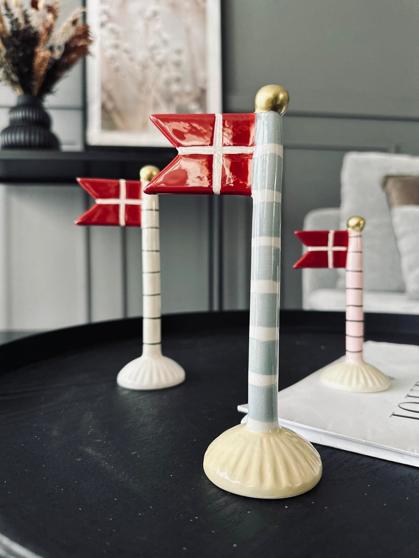 Ceramic Flags Flagga keramik - Mix H 19cm – Flerfärgad keramik – VIAMAJA.SE