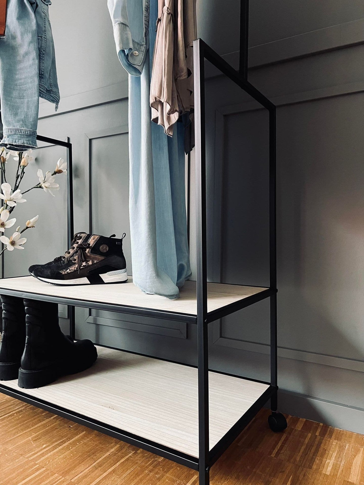 Garderobe på hjul - 2.Sortering - VIAMAJA.DK