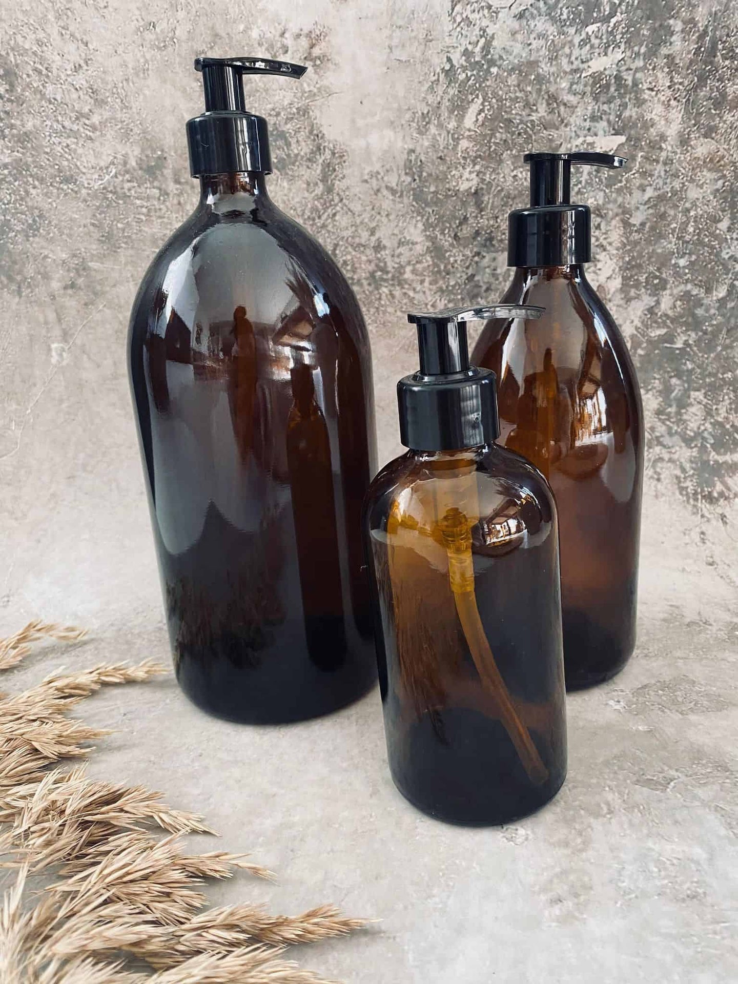 Genbrugsflaske med pumpe - 1. L - Brunt glas - VIAMAJA.DK