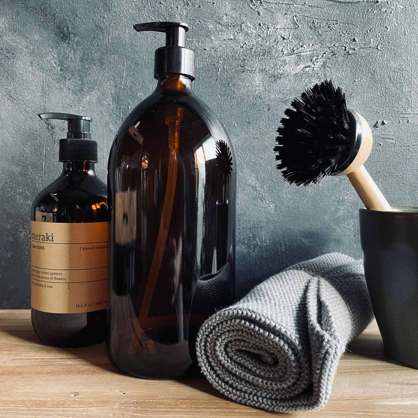 Genbrugsflaske med pumpe - 1. L - Brunt glas - VIAMAJA.DK