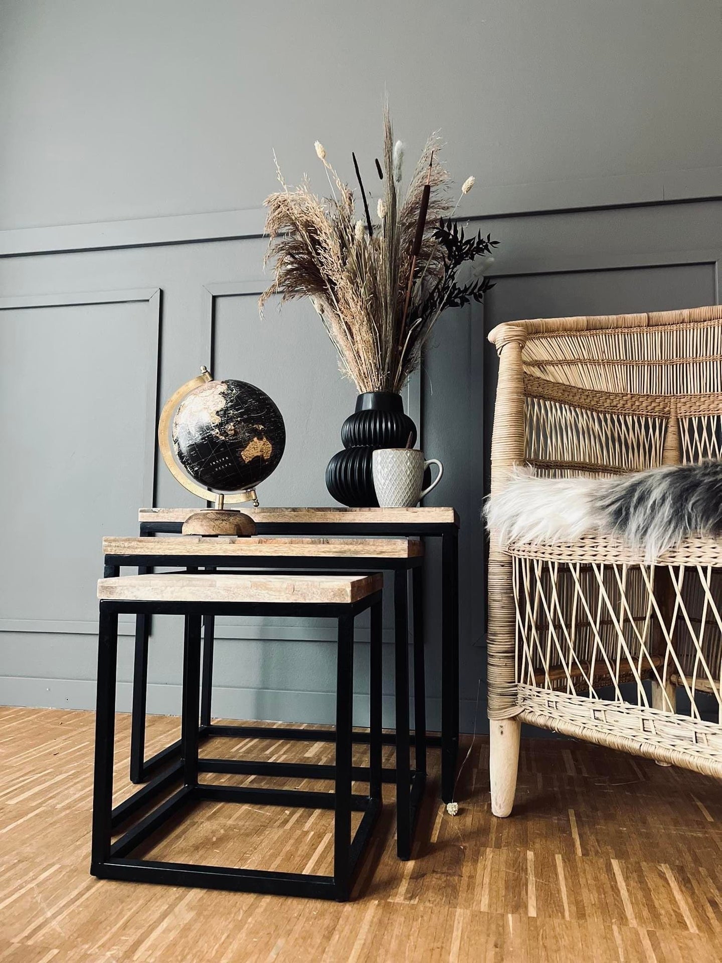 Globus på træfod - Sort - VIAMAJA.DK