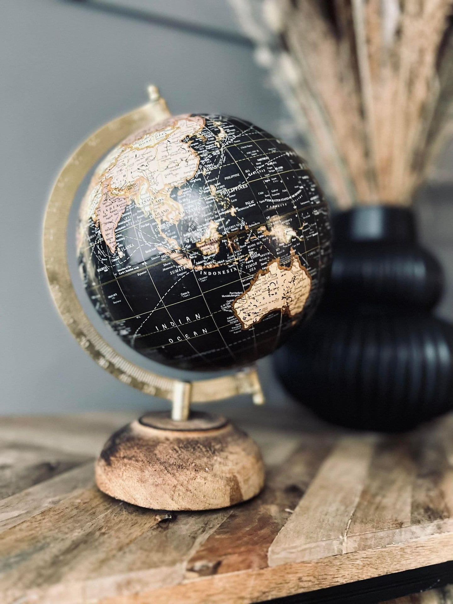 Globus på træfod - Sort - VIAMAJA.DK